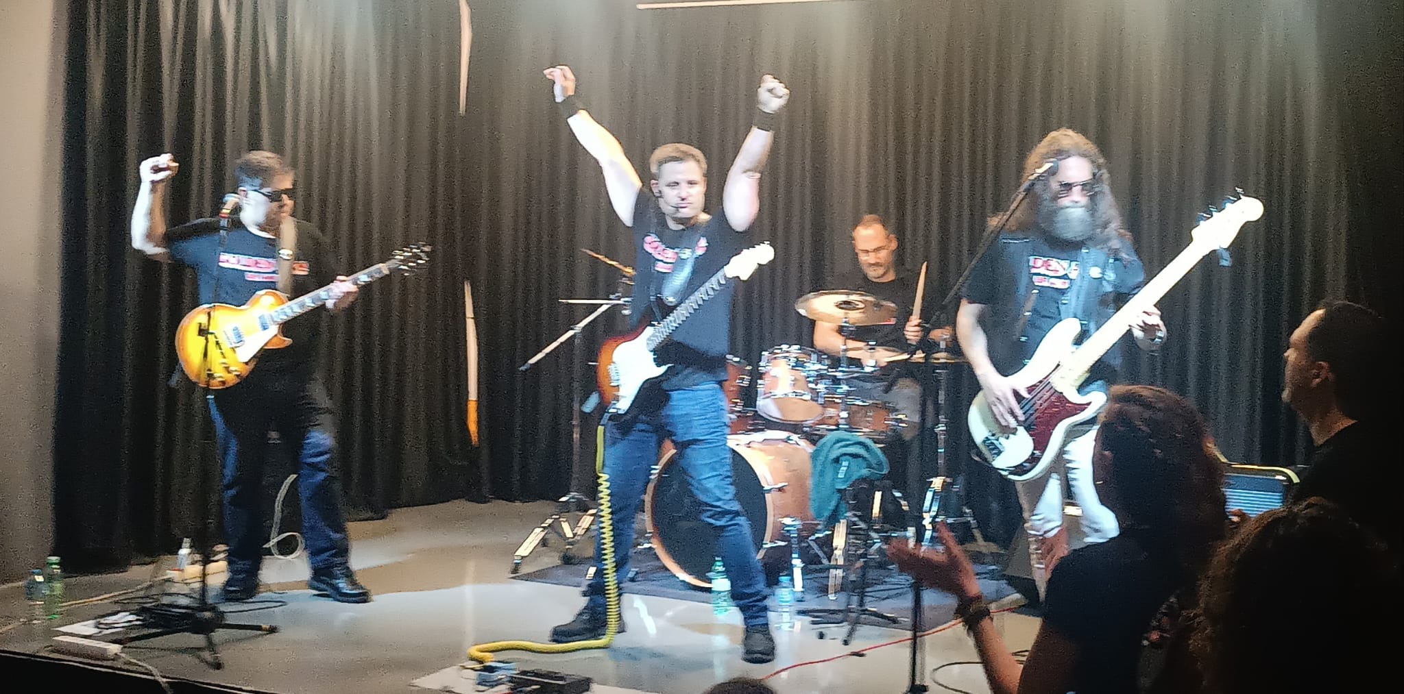 glden_axe_gal_6a1da5619b437